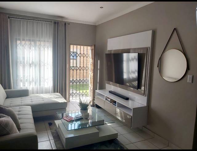 2 BEDROOM APARTMENT TO LET IN TERRA NOVA